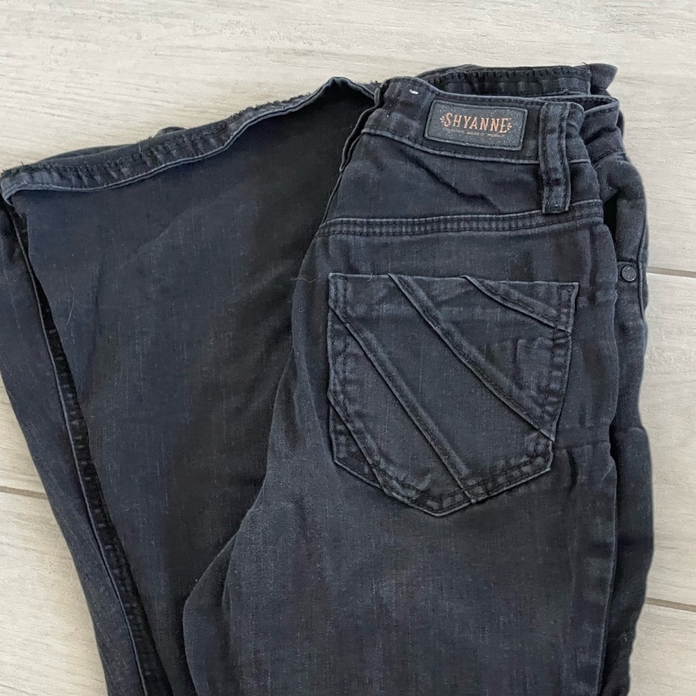 SHYANNE TULIP FLARE JEANS - western - super cute - punchy - size 25